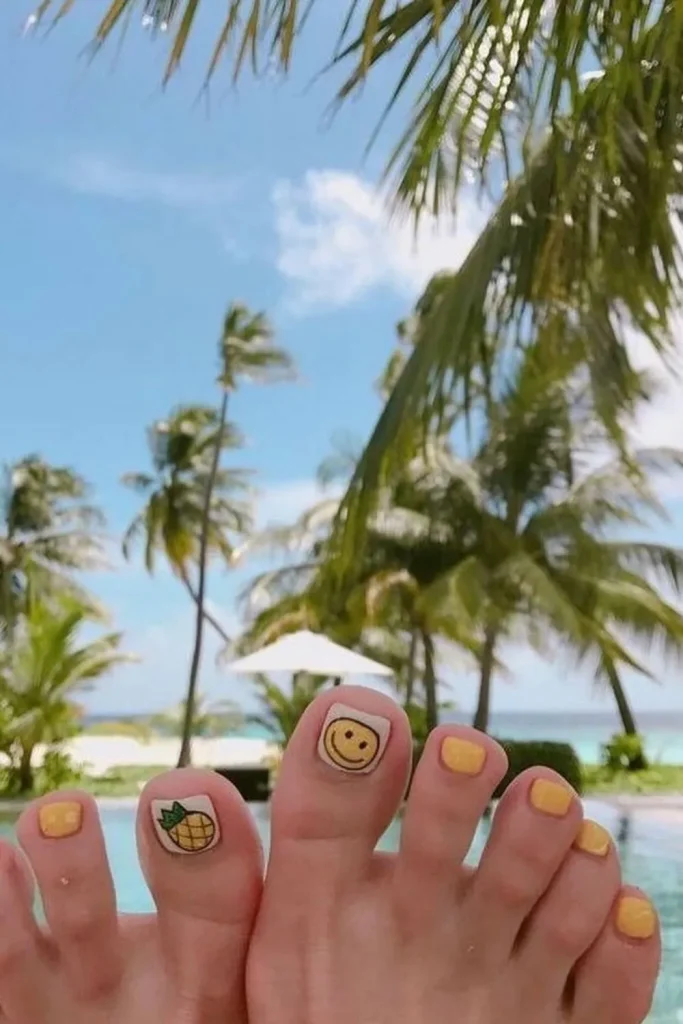 50+ Best Stunning Summer Toe Nails For 32 31.Summer Toe Nails