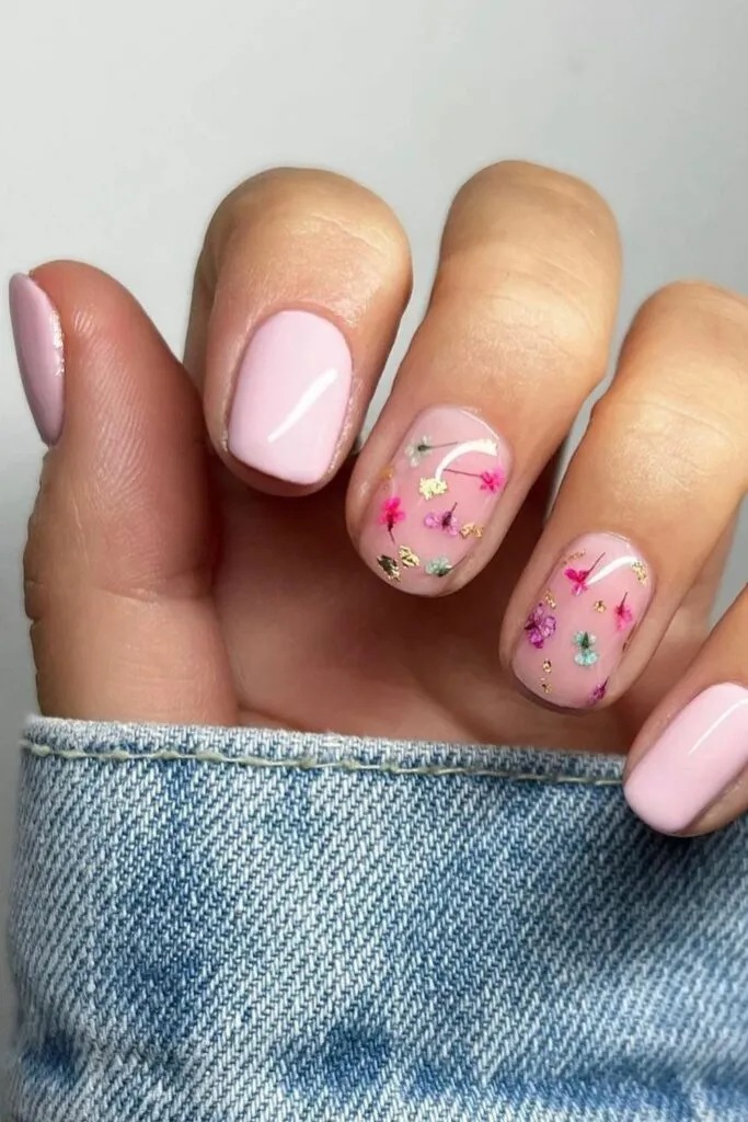4.Floral Nails Designs