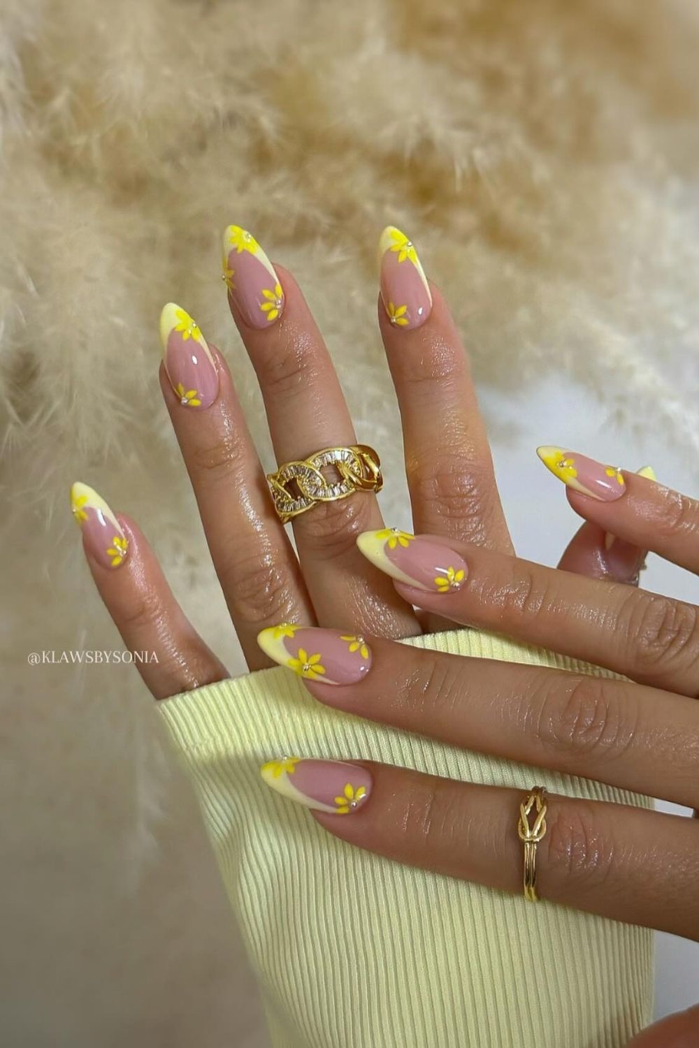 55 Trendy Summer Almond Nails Designs | Must Try In 22 Yellow Daisy Tips