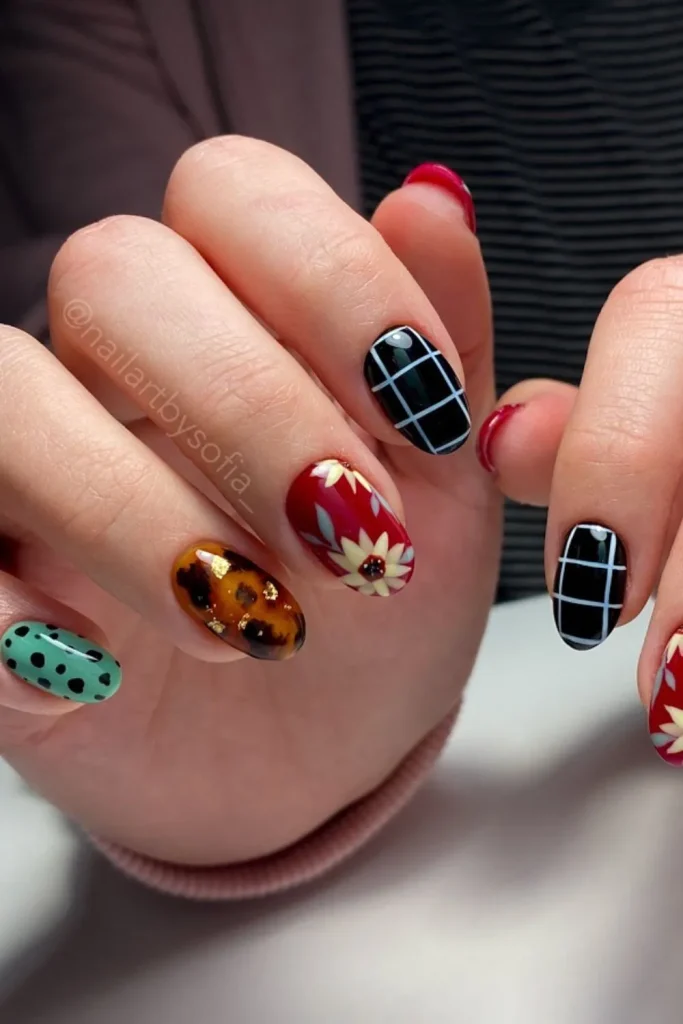 28 End of Summer Nails Designs That You Will Love To Copy In This Transition Season 19 End Of Summer Nails 18