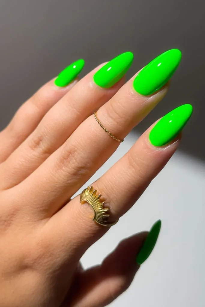 32 Fresh and Trendy Green Summer Nails 3 Green Summer Nails 2
