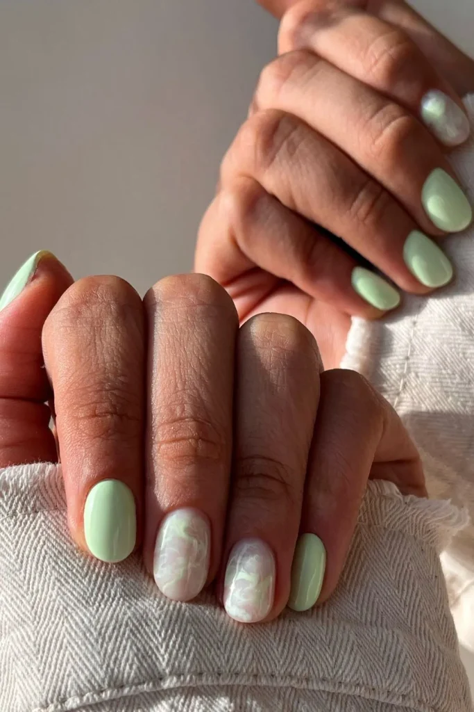 32 Fresh and Trendy Green Summer Nails 4 Green Summer Nails 3